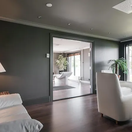 Kumpeli 4* 黑诺拉