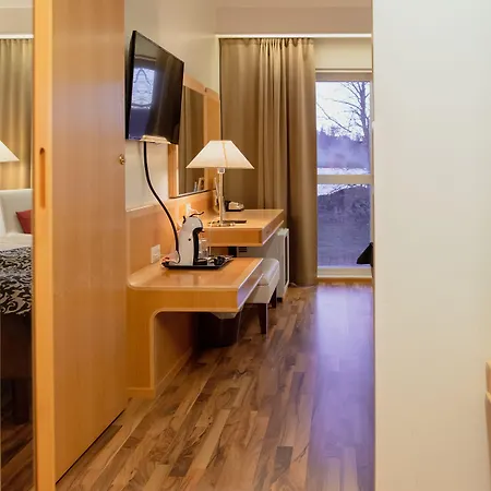 Kumpeli 4* 黑诺拉